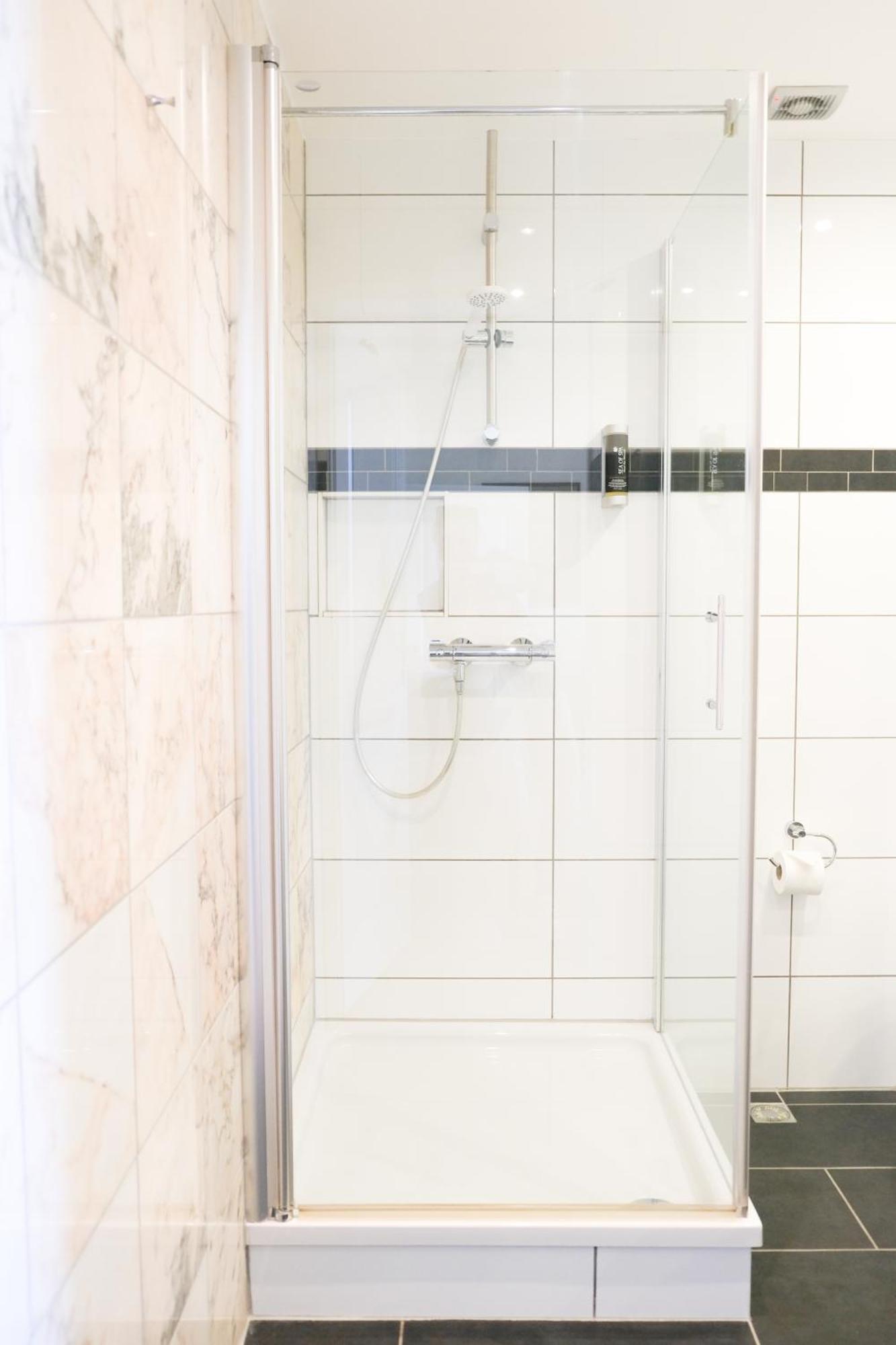 Large Double Room,1758278364:JPEG