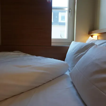 easyHotel Berlin Hackescher Markt-3