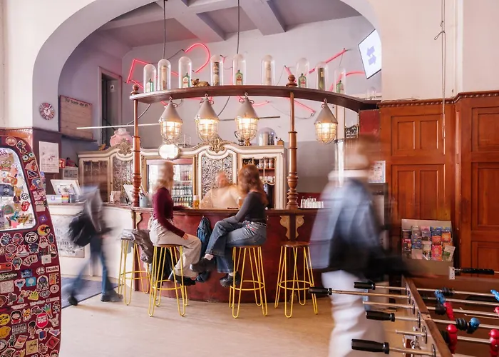 Strandhotel: Three Little Pigs Hostel - Your Berlin Castle